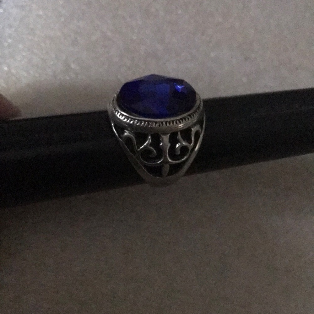 Elegant Silver Ring with Blue Stone - Picture 8 of 8